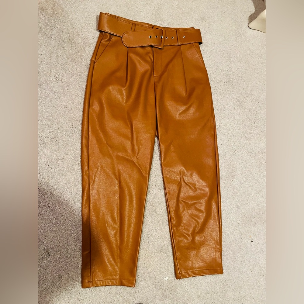 Elli White Vegan Leather Pant Sz M